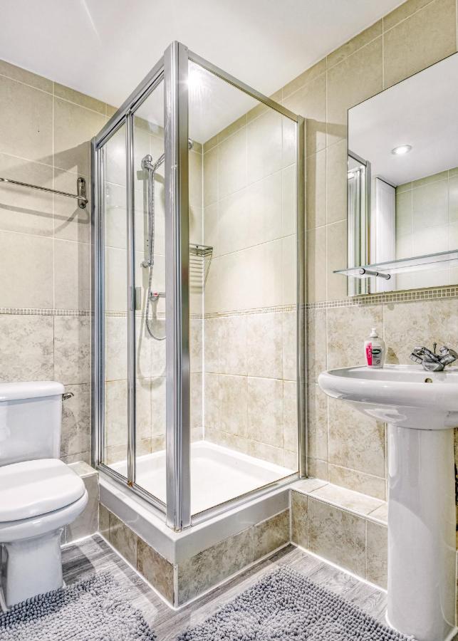 Riverside 2-Bedroom Apartments London Ngoại thất bức ảnh