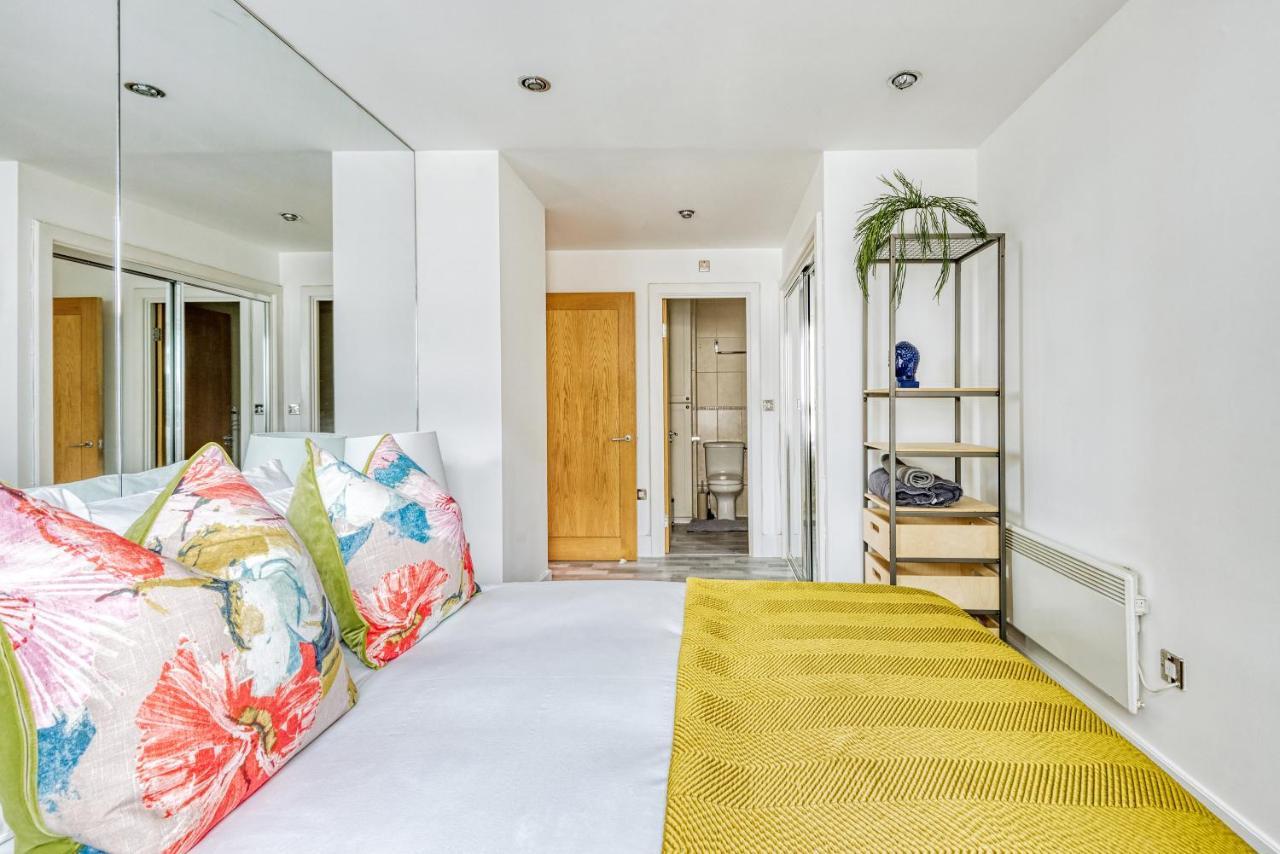 Riverside 2-Bedroom Apartments London Ngoại thất bức ảnh