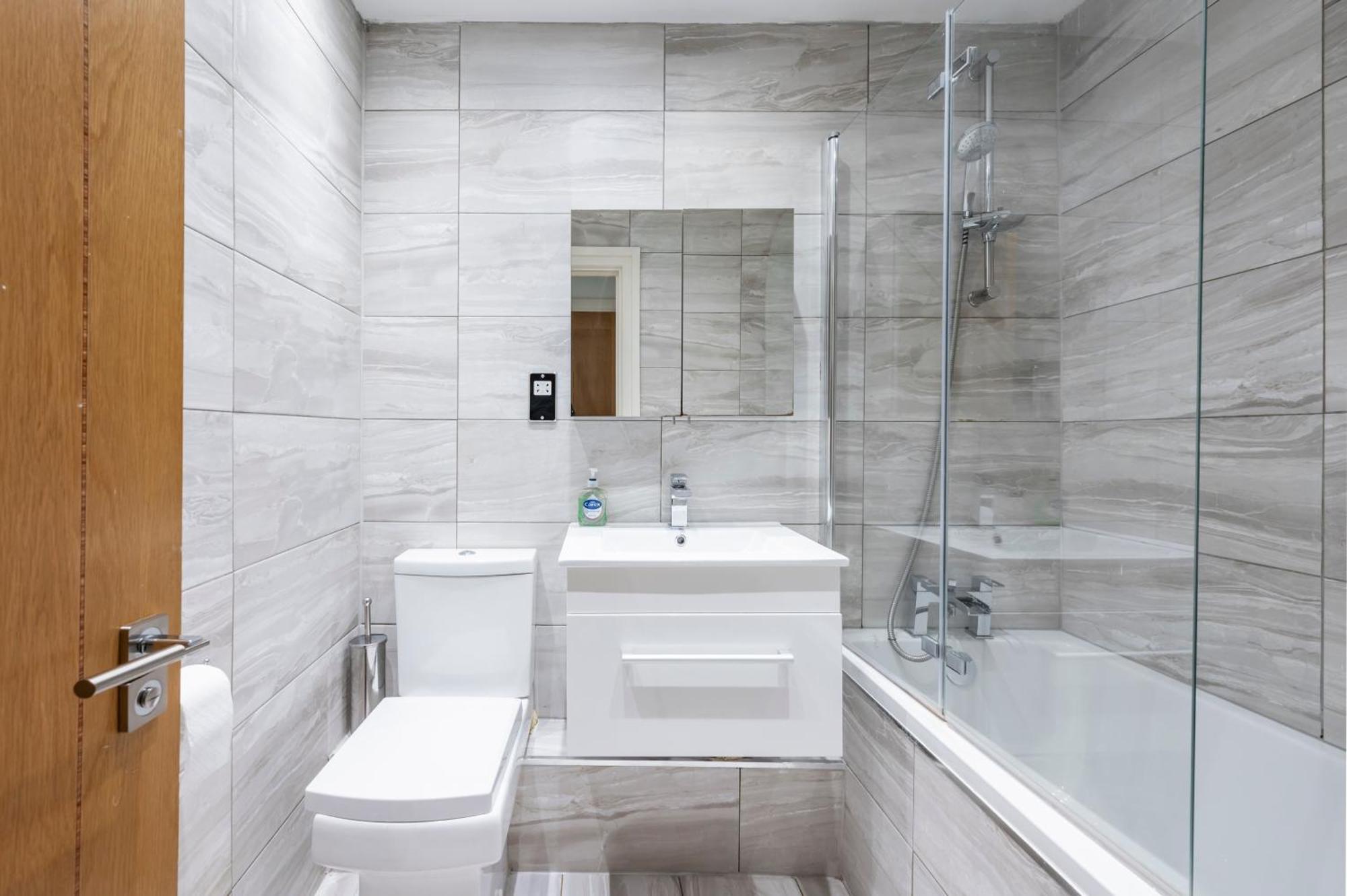 Riverside 2-Bedroom Apartments London Ngoại thất bức ảnh